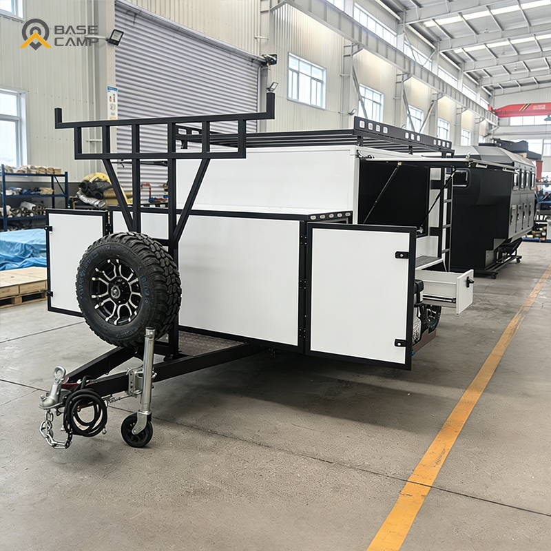 Усиленный закрытый прицеп-фург – обзор и цена Heavy Equipment Haulers